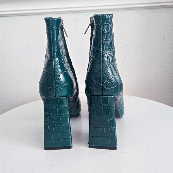 Marc Fisher Kulika green croc embosed pointed toe leather ankle boots - Picture 2 of 10